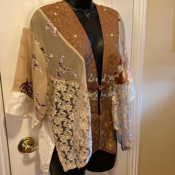 Champagne Collection by All That Glitters Kimono - Picture 4 of 7